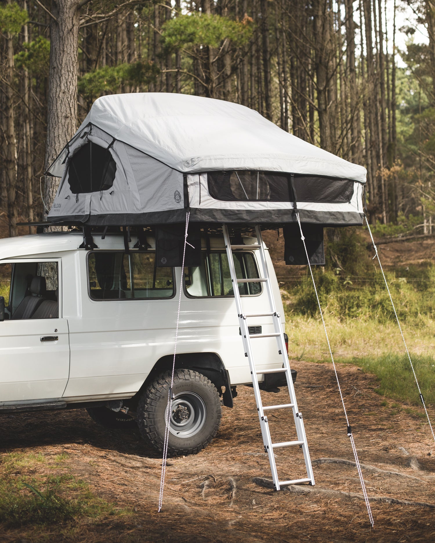 feldon roof top tent Feldon Shelter Crow's Nest Rooftop Tent, Family Size, Coal Black – REGRESS(リグレス)